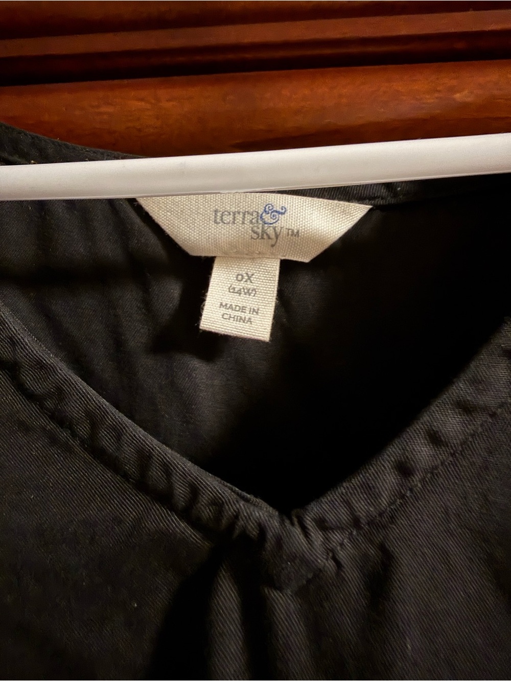Terra & Sky Black Tiered V-Neck Women’s Tunic - Picture 3 of 3